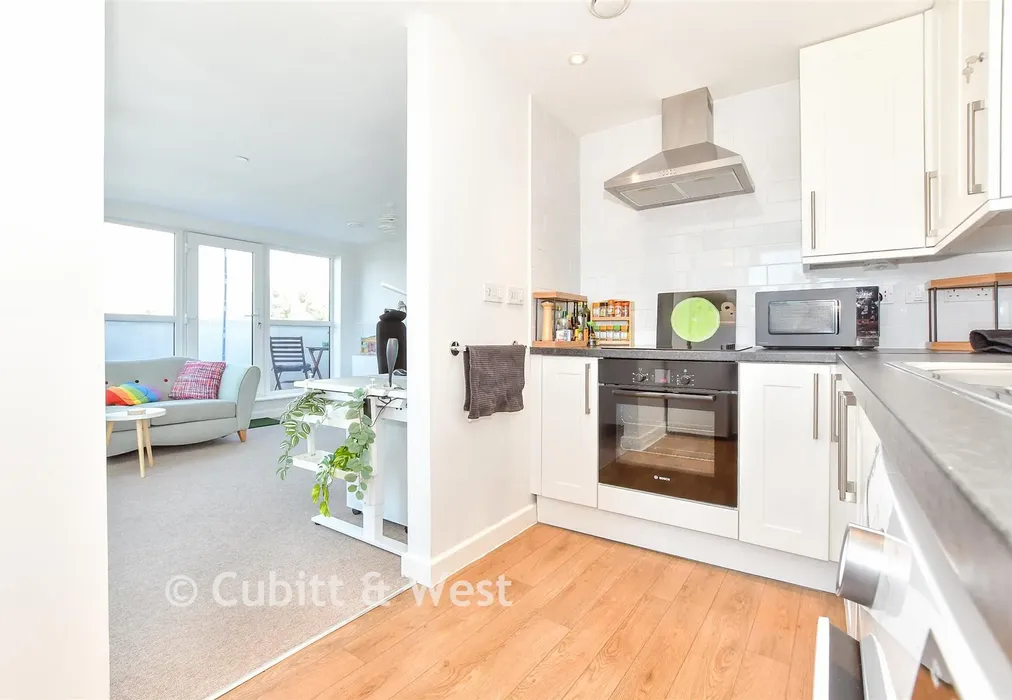 Kitchen - Queen Street, Portsmouth, Hampshire - Wards of Kent