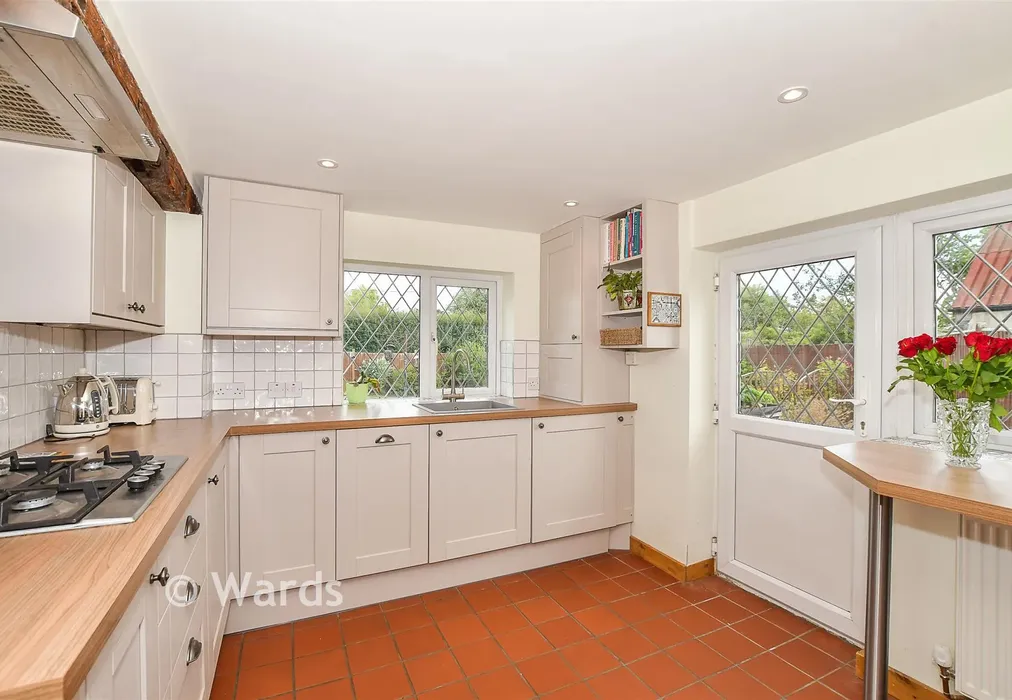 Kitchen - Maidstone Road, Tonbridge, Kent - Wards of Kent