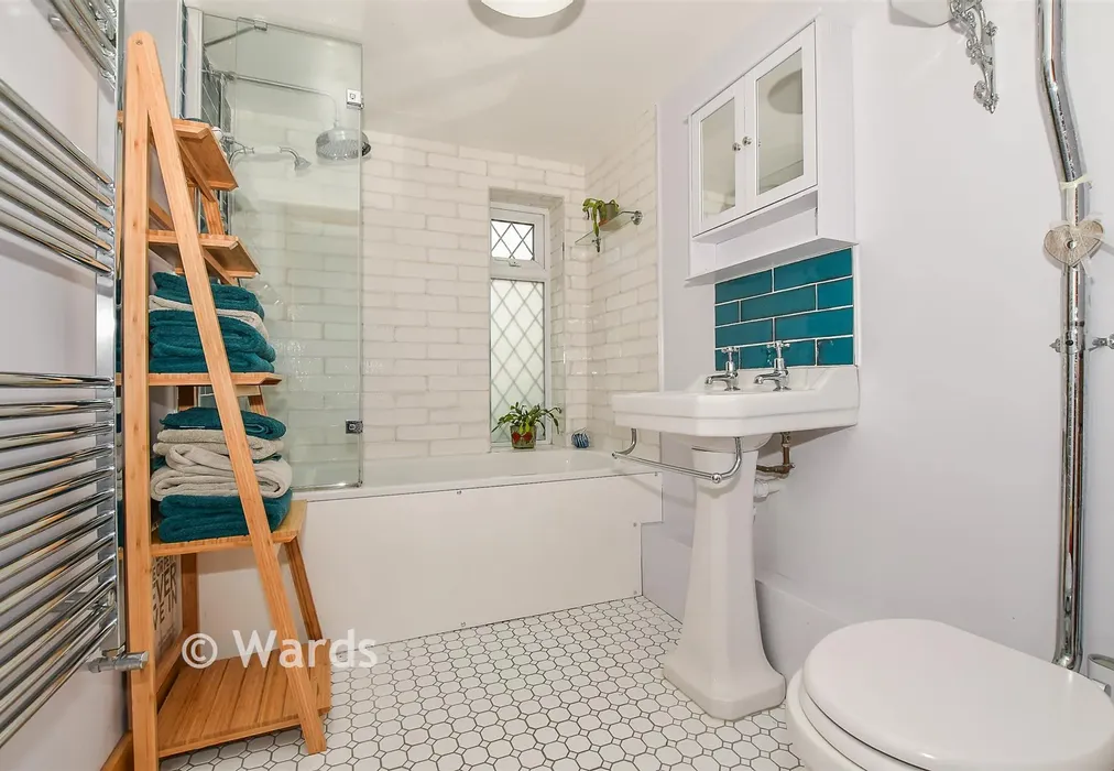 Bathroom - Maidstone Road, Tonbridge, Kent - Wards of Kent