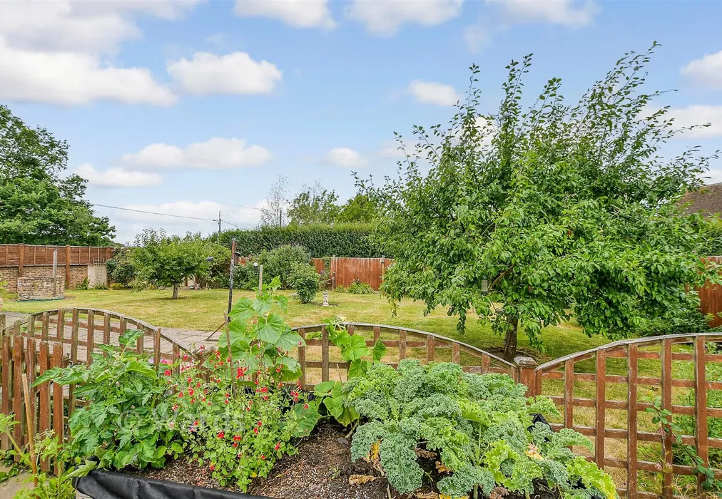 Rear Garden - Maidstone Road, Tonbridge, Kent - Wards of Kent
