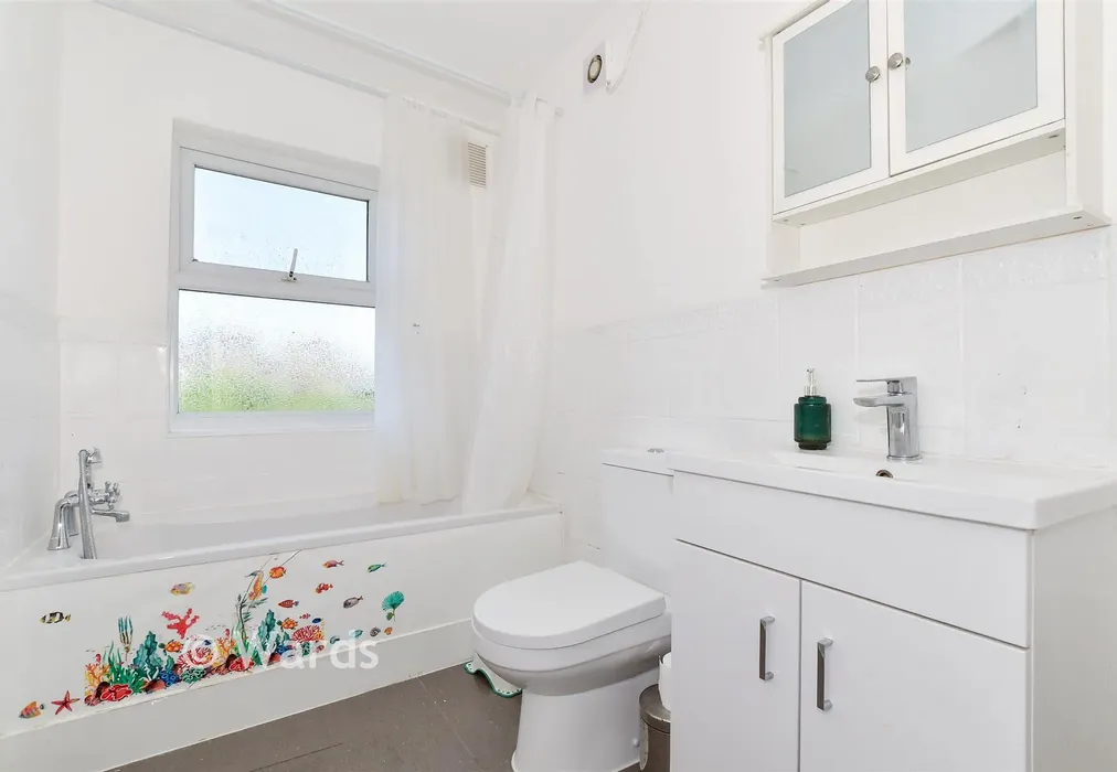 Bathroom - Peel Street, Maidstone, Kent - Wards of Kent