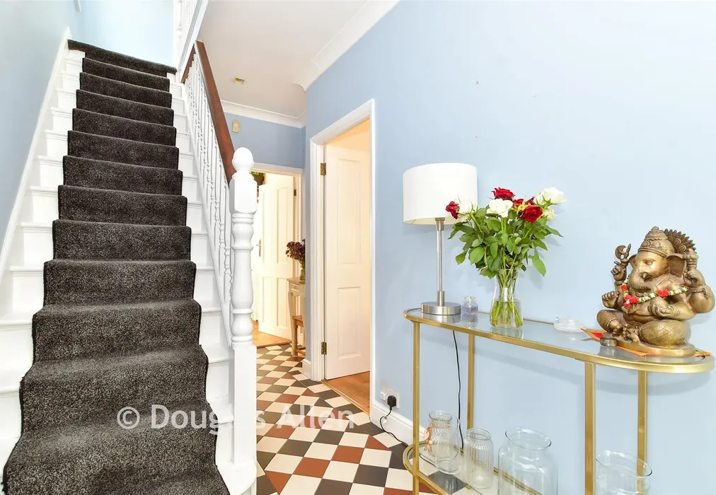 Hallway - Main Road, Gidea Park, Essex - Wards of Kent