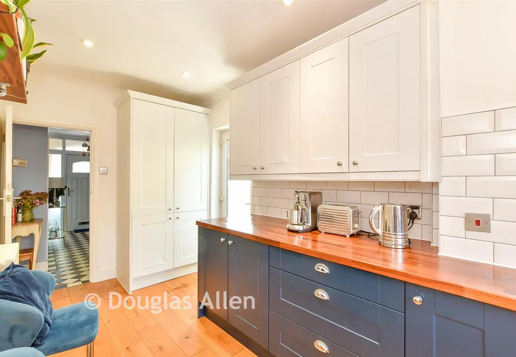 Kitchen/Breakfast Room - Main Road, Gidea Park, Essex - Wards of Kent
