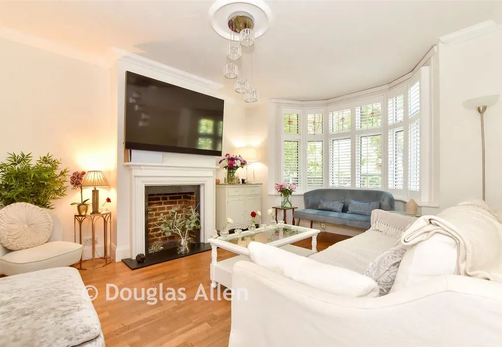 Lounge - Main Road, Gidea Park, Essex - Wards of Kent