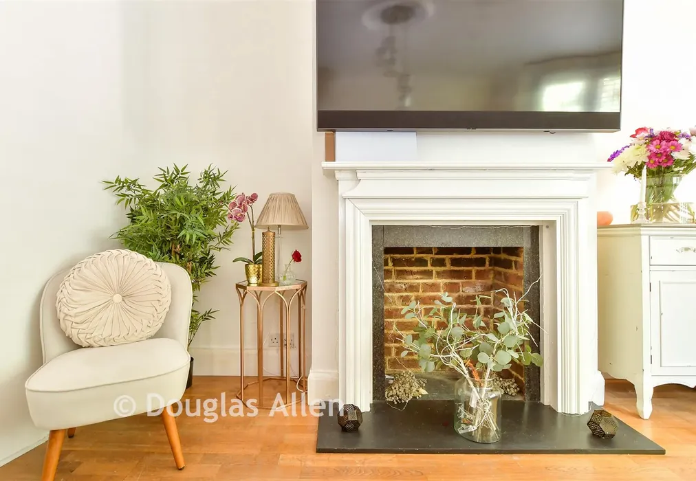 Internal Lifestyle Photograph - Main Road, Gidea Park, Essex - Wards of Kent