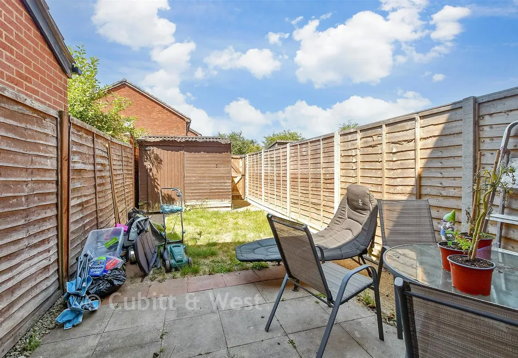 Rear Garden - Millais Close, Crawley, West Sussex - Wards of Kent