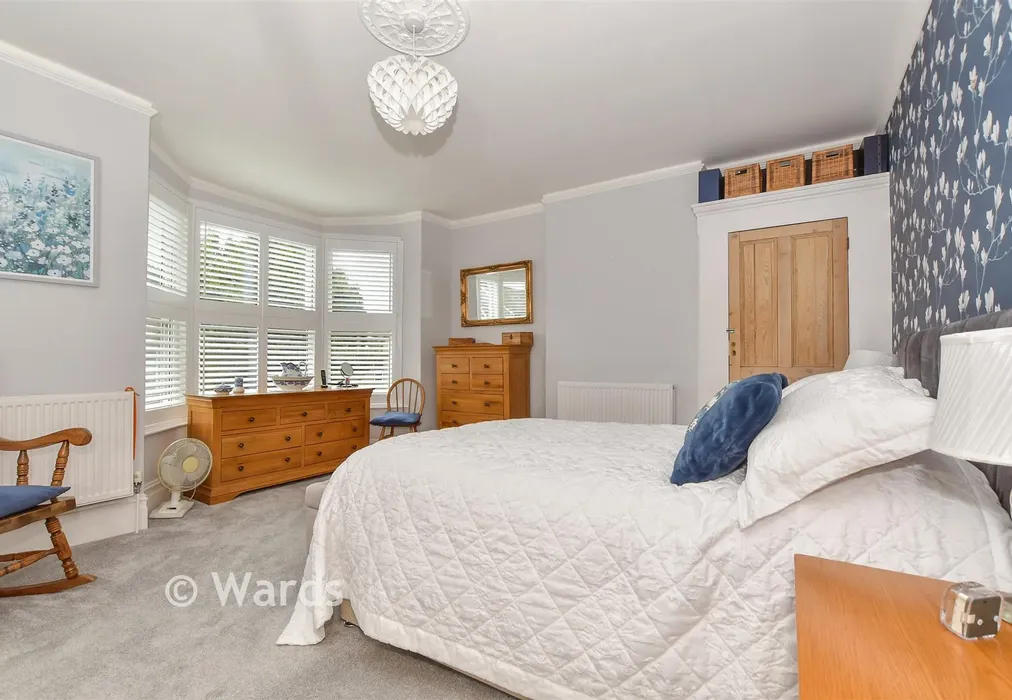 Bedroom 1 - Western Avenue, Ashford, Kent - Wards of Kent