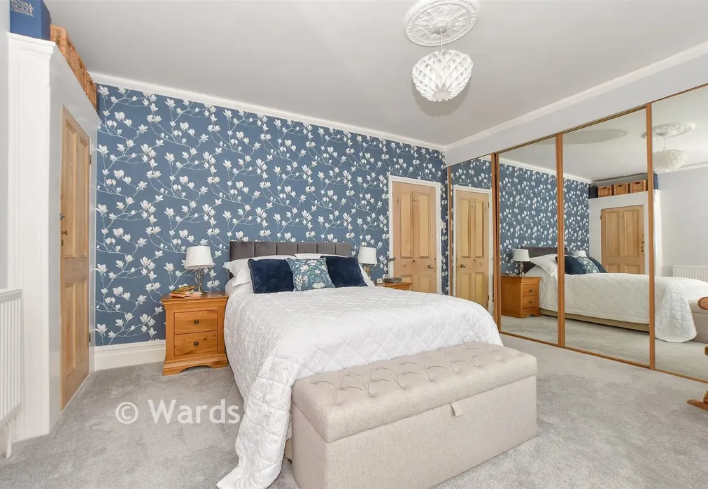 Bedroom 1 - Western Avenue, Ashford, Kent - Wards of Kent