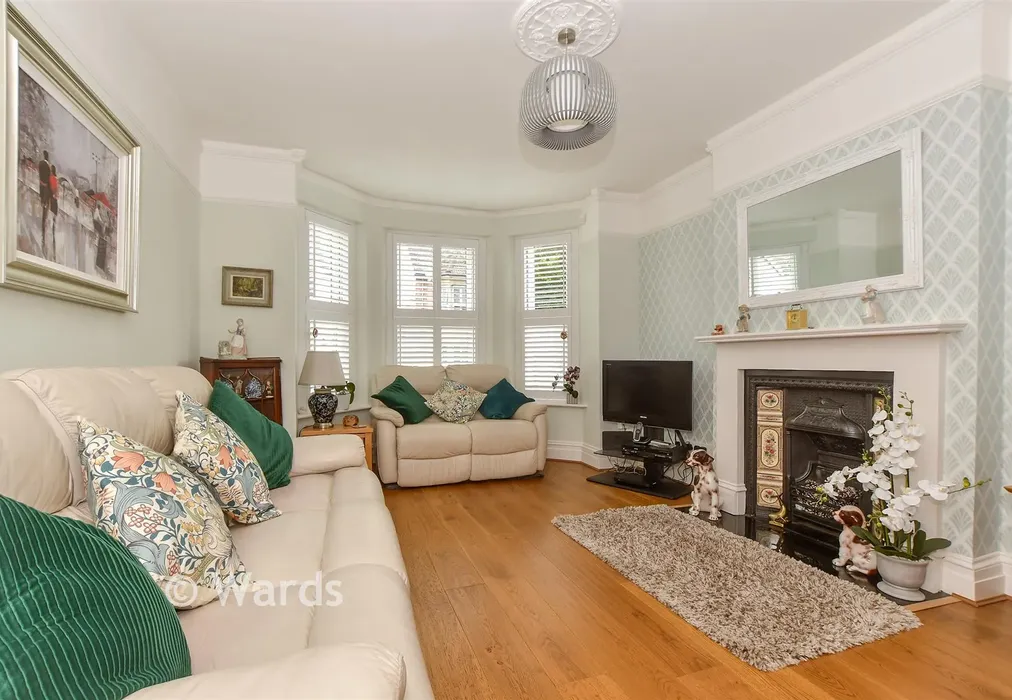 Lounge - Western Avenue, Ashford, Kent - Wards of Kent