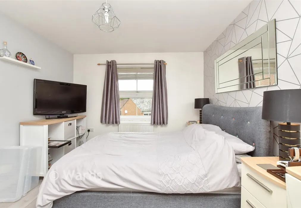 Bedroom 1 - Bergamot Close, Sittingbourne, Kent - Wards of Kent