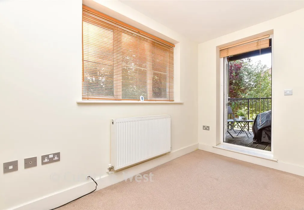 Lounge - Langley Park Road, Sutton, Surrey - Wards of Kent