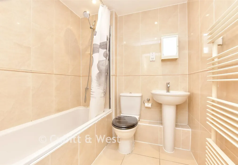 Bathroom - Langley Park Road, Sutton, Surrey - Wards of Kent