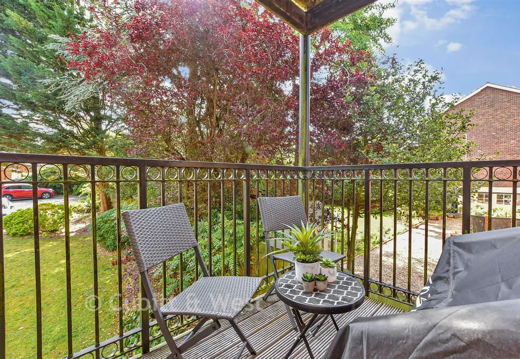 Balcony / Terrace - Langley Park Road, Sutton, Surrey - Wards of Kent