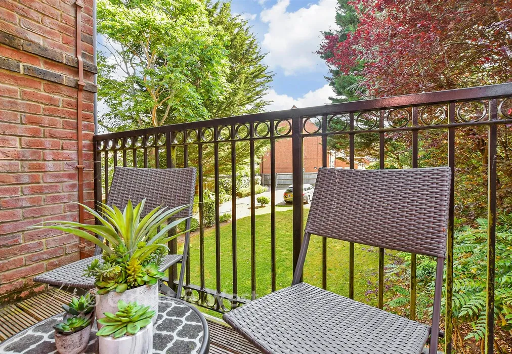 Balcony / Terrace - Langley Park Road, Sutton, Surrey - Wards of Kent