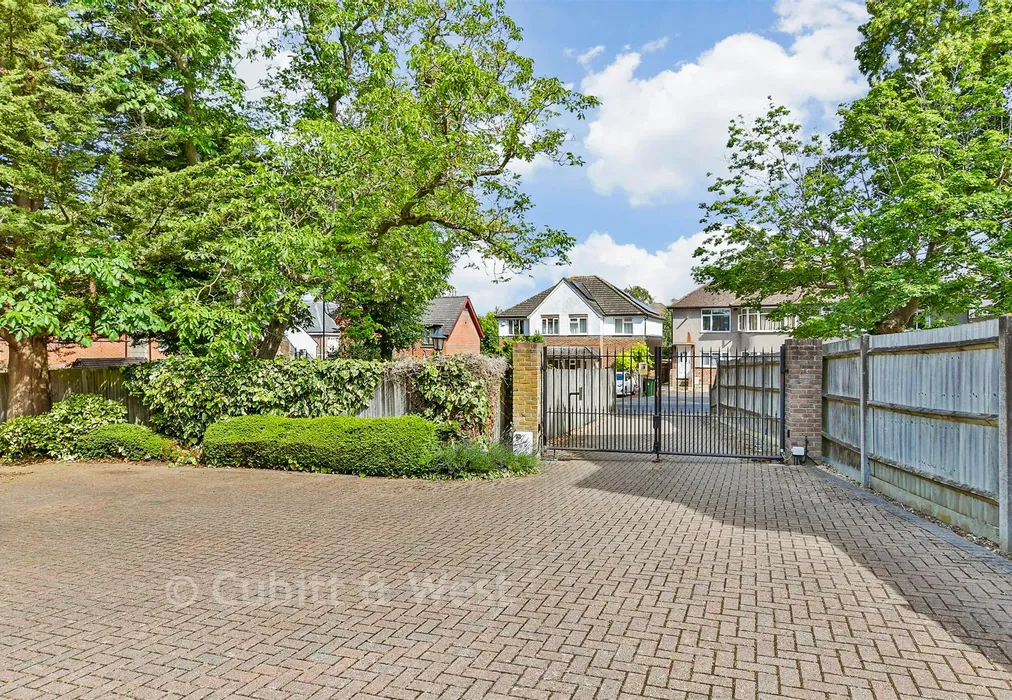 Driveway/Parking - Langley Park Road, Sutton, Surrey - Wards of Kent