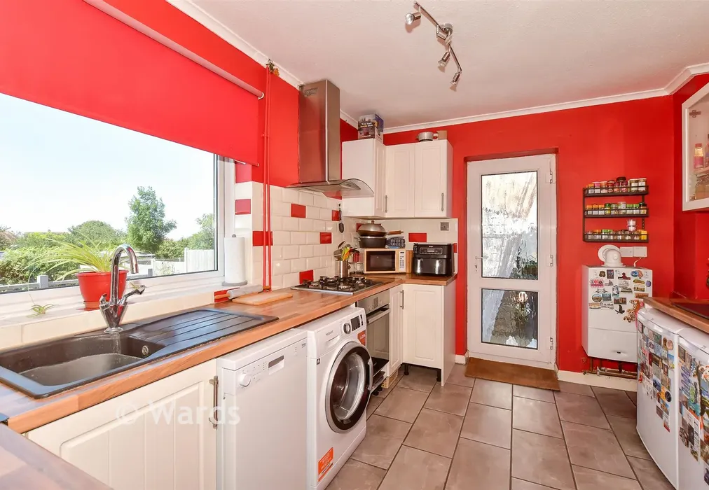 Kitchen - Shamrock Avenue, Whitstable, Kent - Wards of Kent