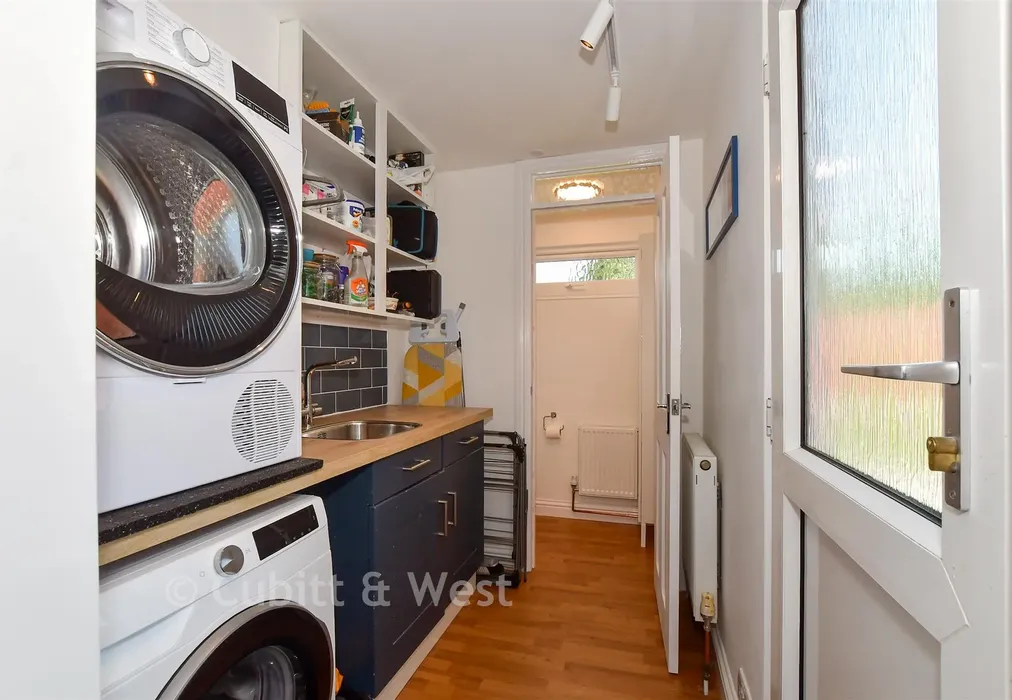 Utility Room - Ifield Road, West Green, Crawley, West Sussex - Wards of Kent