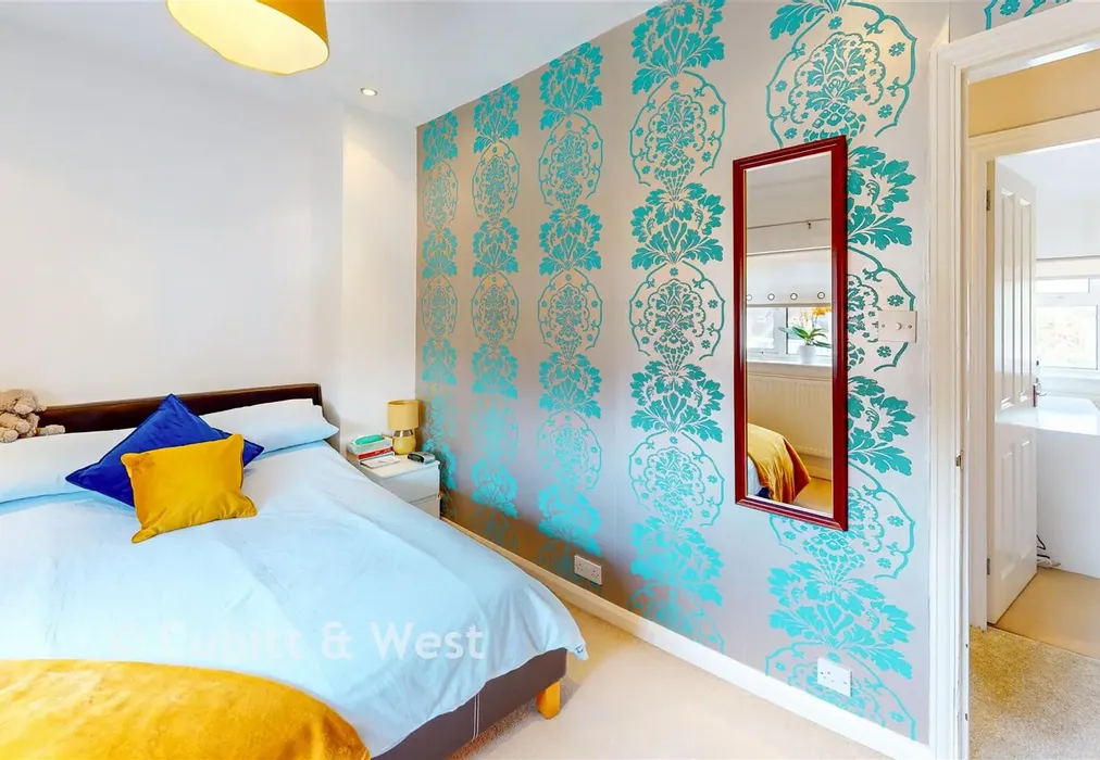 Bedroom 1 - Ifield Road, West Green, Crawley, West Sussex - Wards of Kent