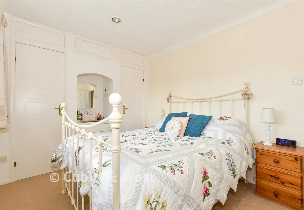 Bedroom 1 - The Sands, Ashington, West Sussex - Wards of Kent