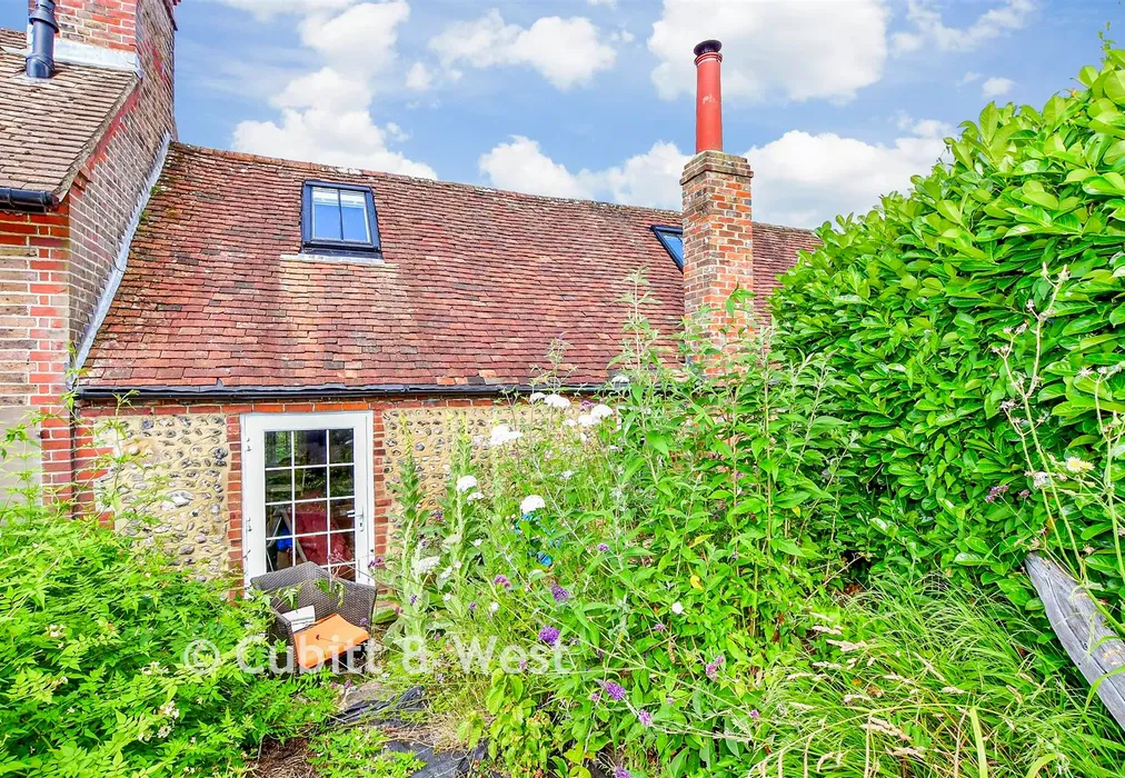Rear Garden - Mount Pleasant, Arundel, West Sussex - Wards of Kent