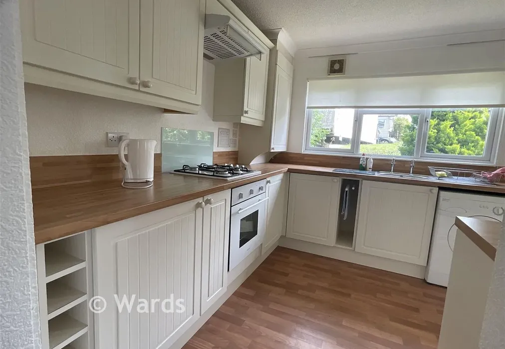 Kitchen - Manston Court Road, Margate, Kent - Wards of Kent