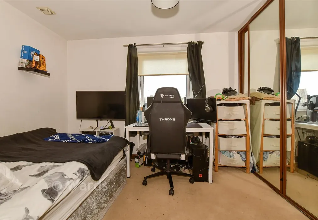 Bedroom 1 - Olympia Way, Whitstable, Kent - Wards of Kent
