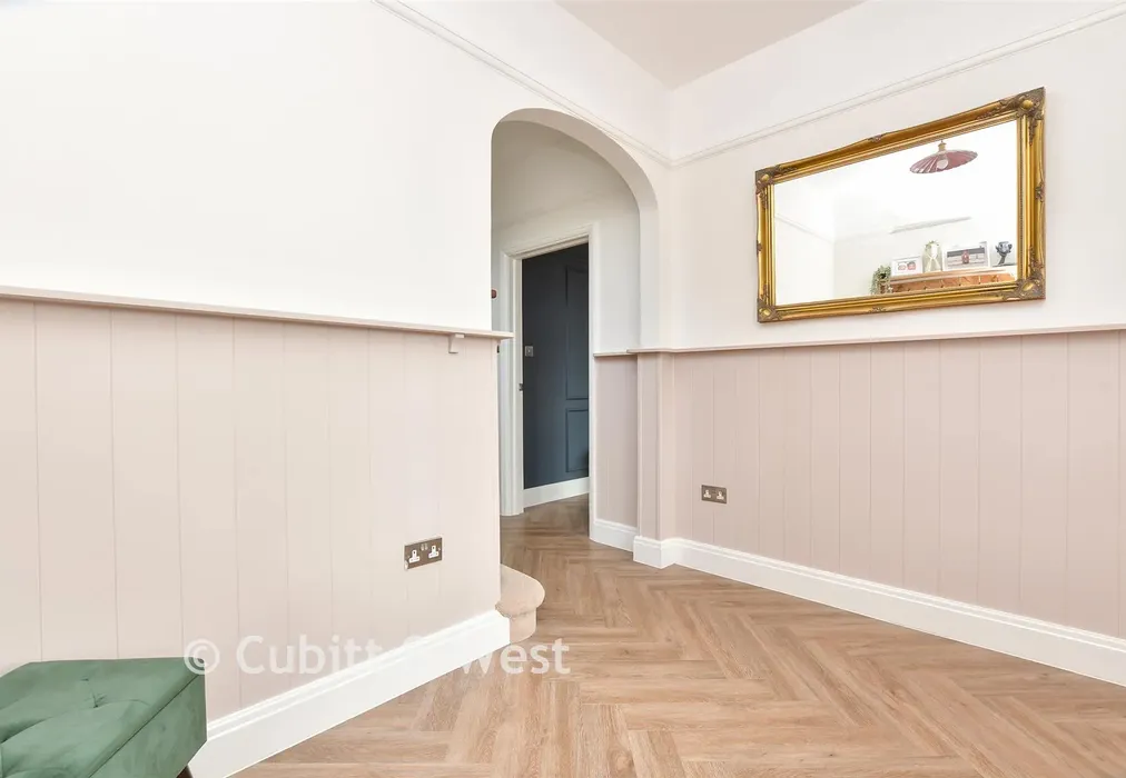 Entrance Hall - Pampisford Road, Purley, Surrey - Wards of Kent