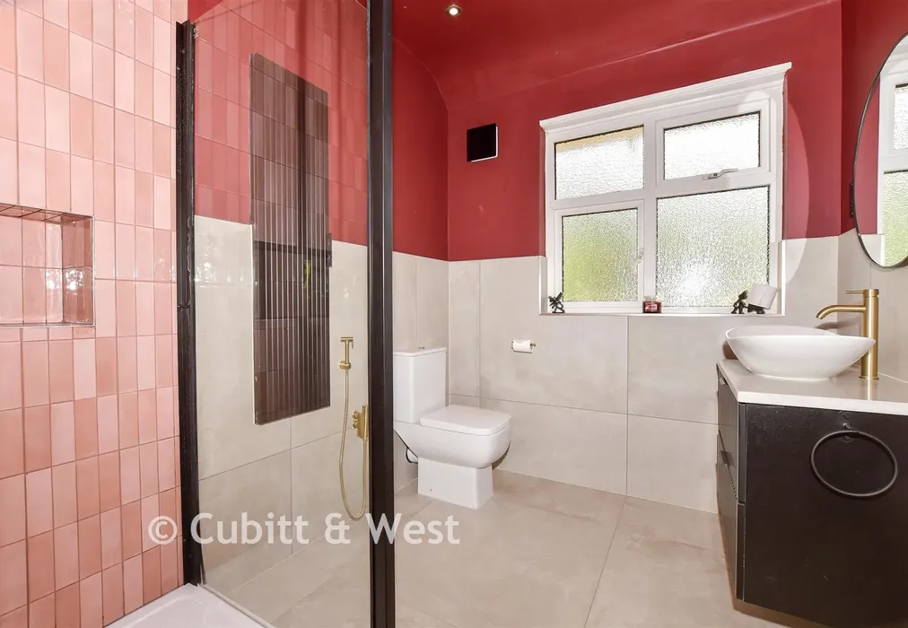 Bathroom - Pampisford Road, Purley, Surrey - Wards of Kent