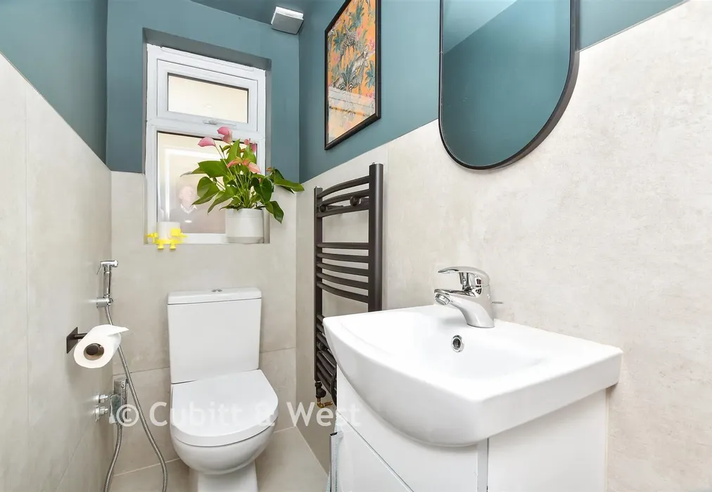 Cloakroom - Pampisford Road, Purley, Surrey - Wards of Kent