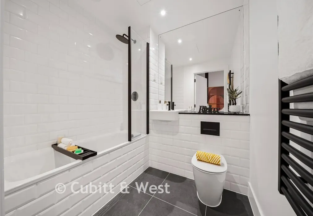 Bathroom - Saunders Park View, Brighton, East Sussex - Wards of Kent