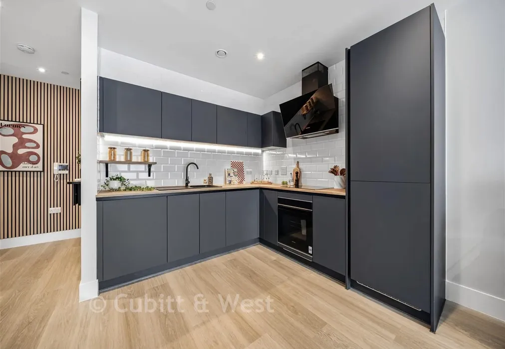Kitchen - Saunders Park View, Brighton, East Sussex - Wards of Kent