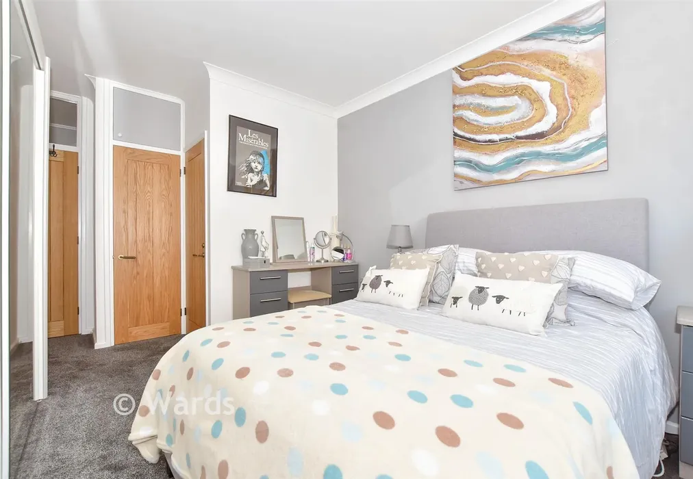 Bedroom 2 - The Parade, Greatstone, New Romney, Kent - Wards of Kent