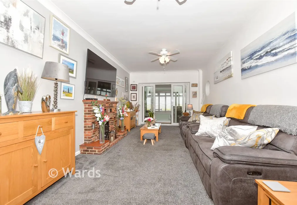 Lounge - The Parade, Greatstone, New Romney, Kent - Wards of Kent