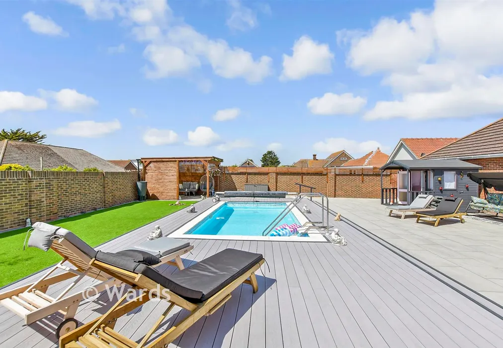 Rear Garden - The Parade, Greatstone, New Romney, Kent - Wards of Kent