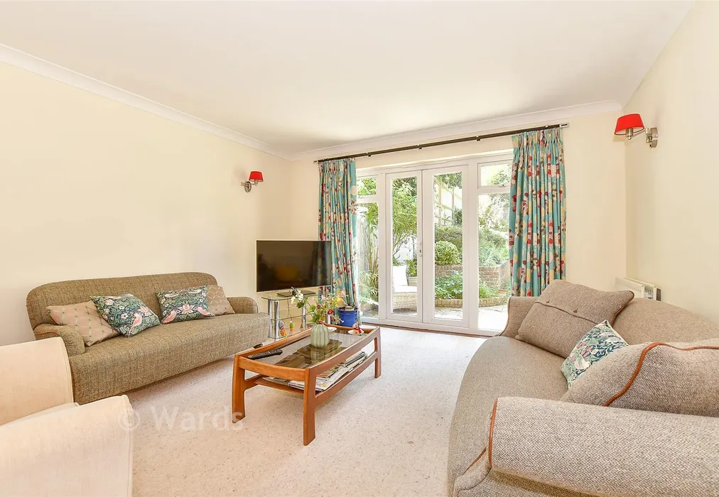 Lounge - Cowdreys, Tonbridge, Kent - Wards of Kent
