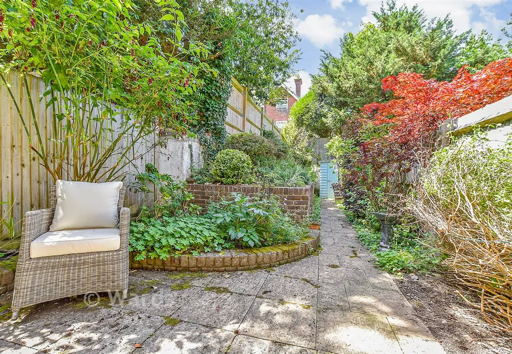 Rear Garden - Cowdreys, Tonbridge, Kent - Wards of Kent