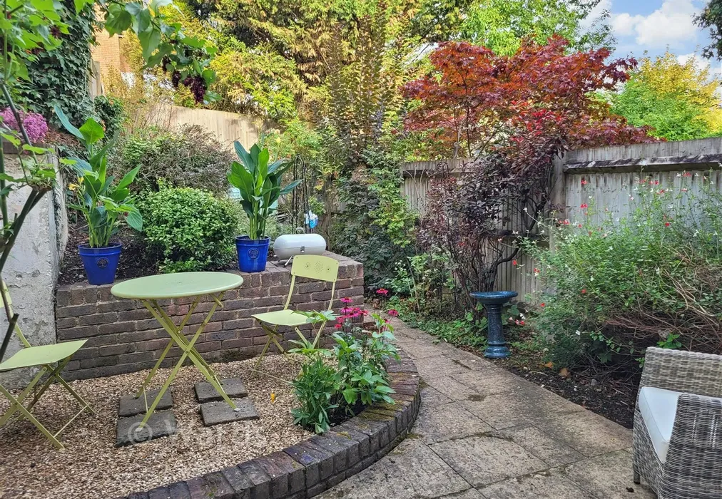 Garden - Cowdreys, Tonbridge, Kent - Wards of Kent