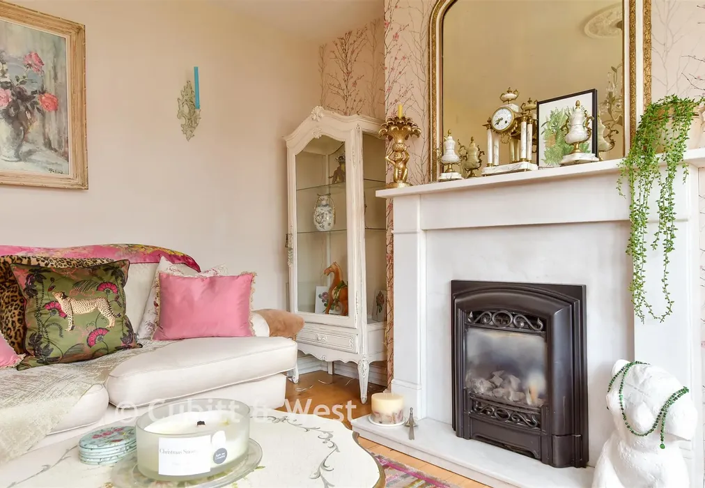Internal Lifestyle Photograph - Graham Avenue, Brighton, East Sussex - Wards of Kent