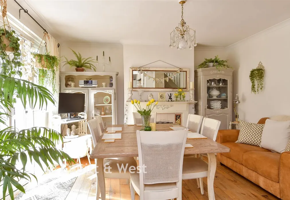 Kitchen - Graham Avenue, Brighton, East Sussex - Wards of Kent