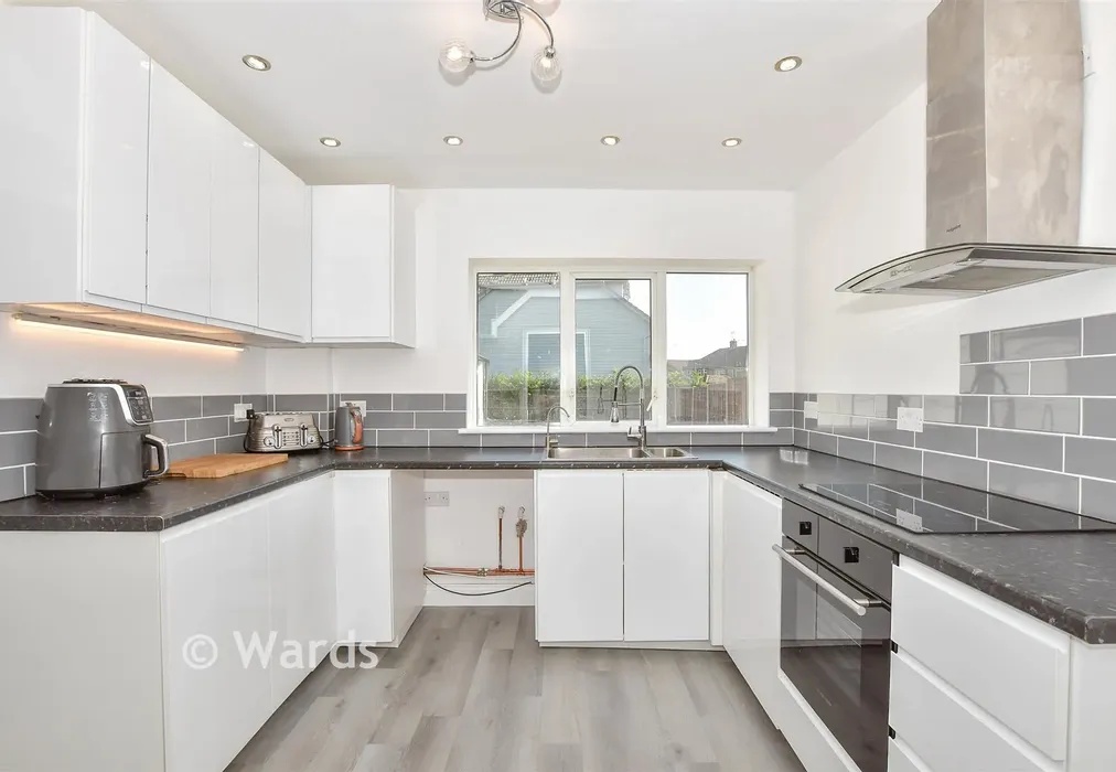 Kitchen - Heathside Avenue, Coxheath, Kent - Wards of Kent