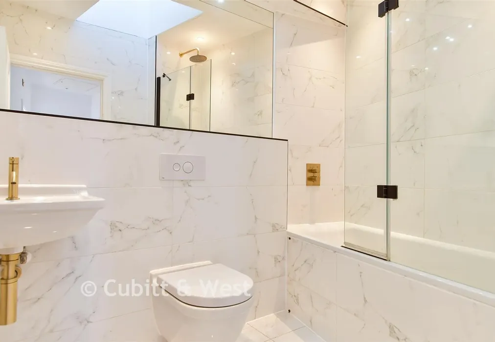 Bathroom - Market Lane, Lewes, East Sussex - Wards of Kent