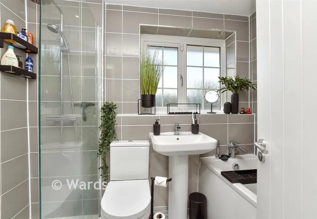 Bathroom - Jarrett Avenue, Wainscott, Rochester, Kent - Wards of Kent