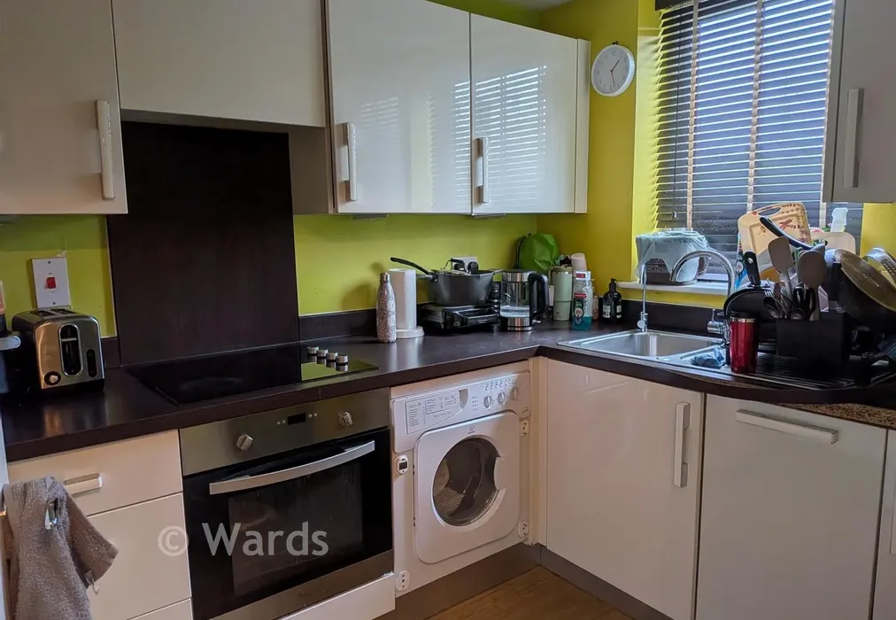 Kitchen - Samas Way, Dartford, Kent - Wards of Kent