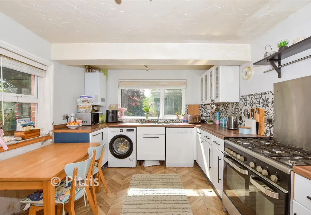 Kitchen - Morton Road, Brading, Isle of Wight - Wards of Kent