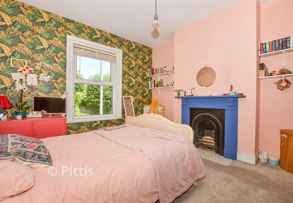 Bedroom 1 - Morton Road, Brading, Isle of Wight - Wards of Kent