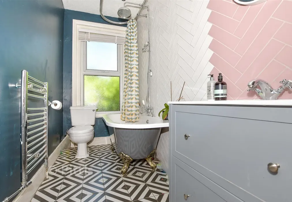 Bathroom - Morton Road, Brading, Isle of Wight - Wards of Kent