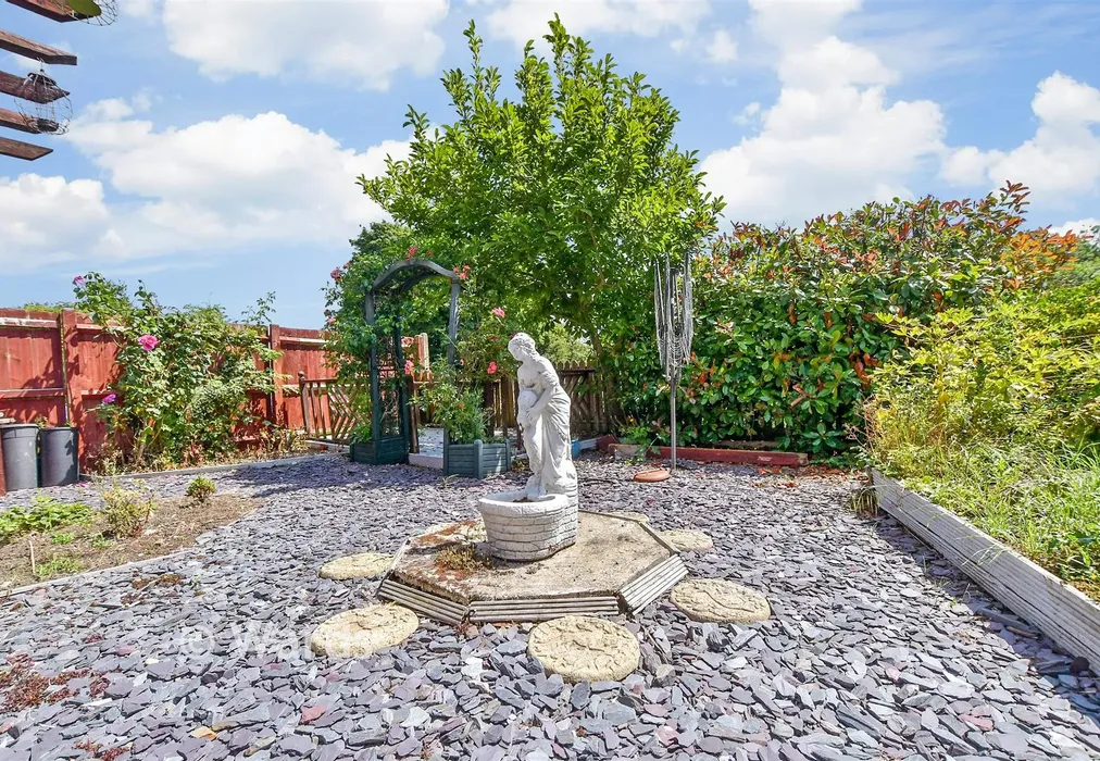 Rear Garden - Hillcrest, Great Chart, Ashford, Kent - Wards of Kent