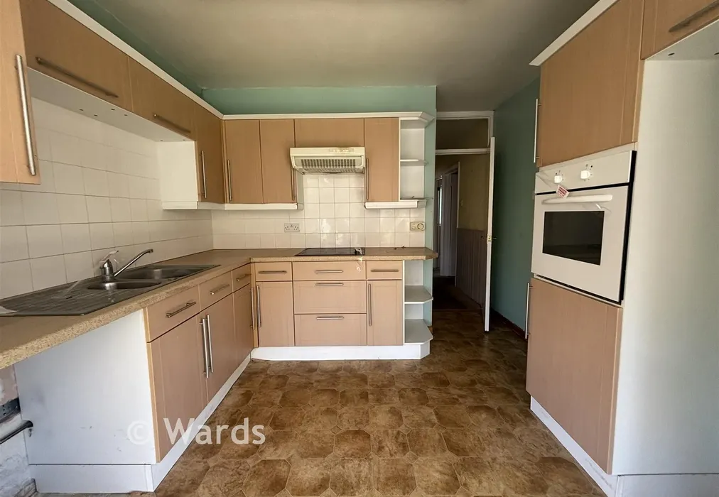 Kitchen - Wells Way, Faversham, Kent - Wards of Kent