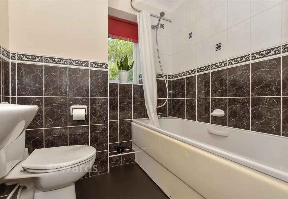 En-Suite Bathroom - Shuttle Close, Biddenden, Ashford, Kent - Wards of Kent