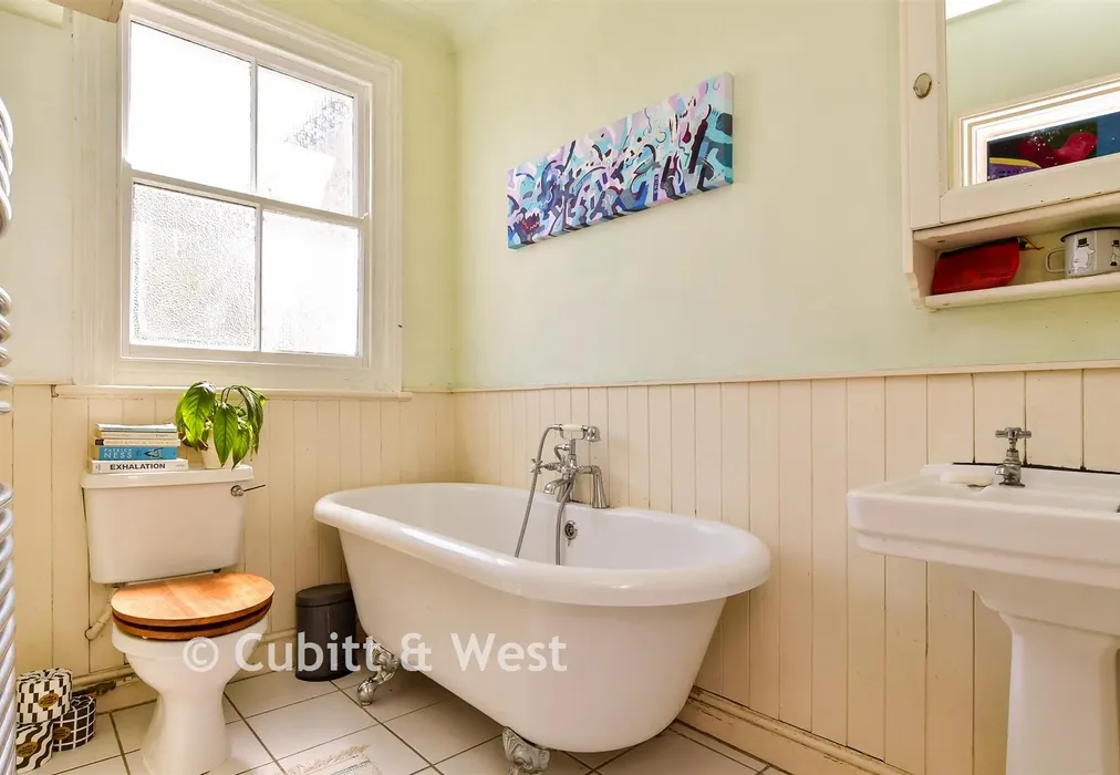 Bathroom - Cuckfield Road, Hurstpierpoint, West Sussex - Wards of Kent